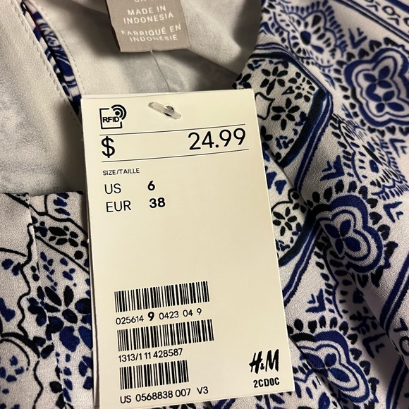 H&M Womens Size 6 Dress Blue White Bandanna Scarf Design Sleeveless Shift - Picture 5 of 5